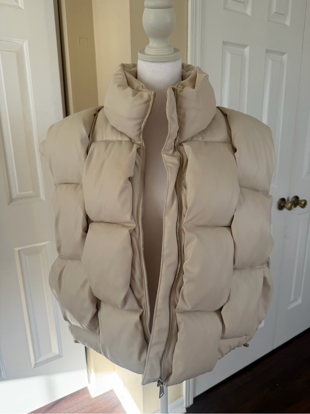 AKIRA Beige Puffy Quilted Vest Jacket beige leather